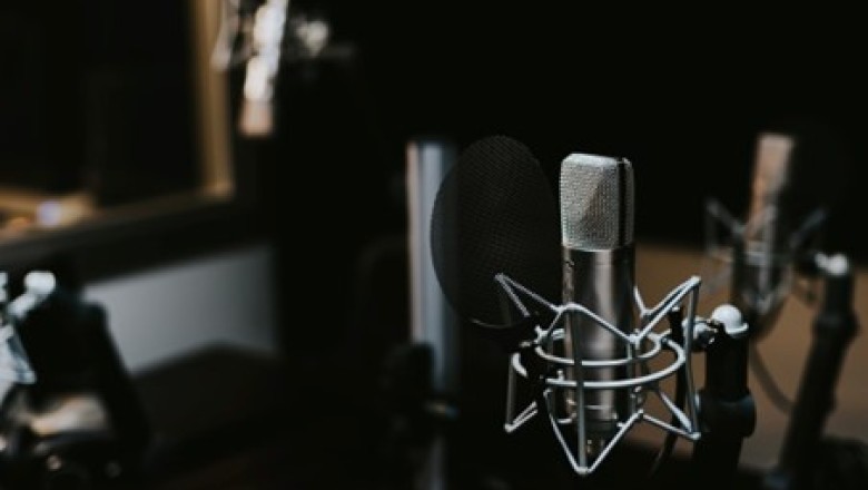 How to Launch a Profitable Podcast Business in 2023?