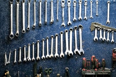 How to Save Money on Car Repairs and Avoid Mechanics