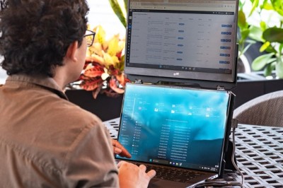 How to Build a Minimalist Desk Setup with an Extra Screen?