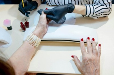 Balancing Creativity and Business in a Nail Art Career